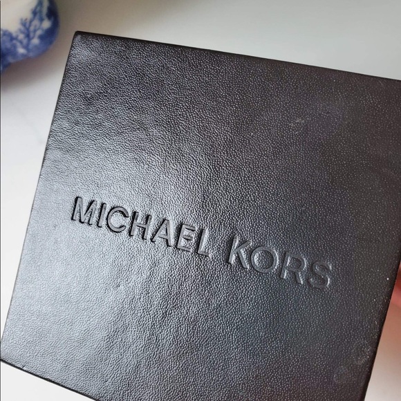 ❌❌SOLD ❌❌ORIGINAL. MICHAEL KORS WATCH. Womens. Battery is not included. - Picture 4 of 5